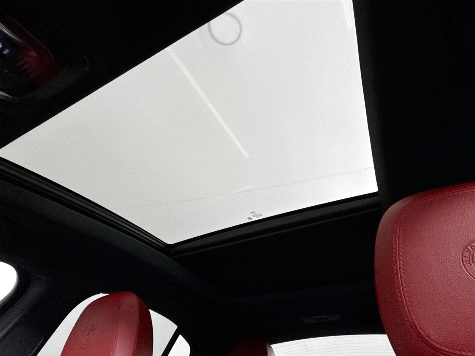 Used 2024 Alfa Romeo Stelvio Veloce image 6