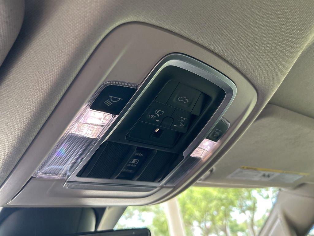 Used 2022 RAM 1500 Laramie AWD/4WD image 46