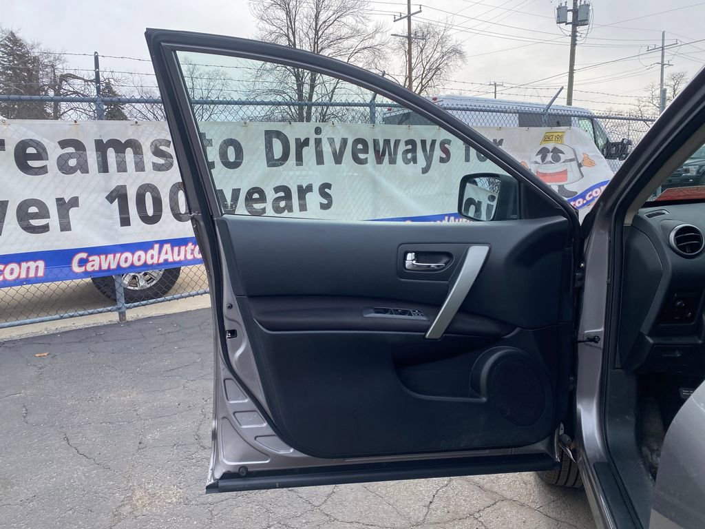 Used 2015 Nissan Rogue S image 11