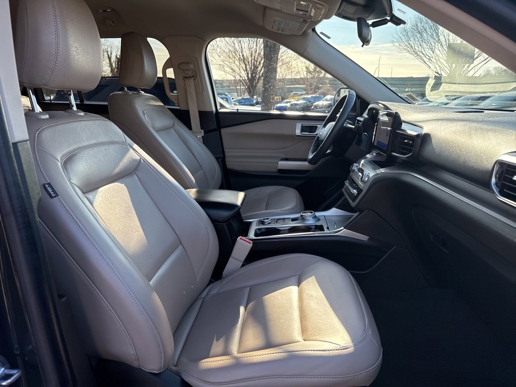 Used 2022 Ford Explorer XLT w/ Equipment Group 202A image 31