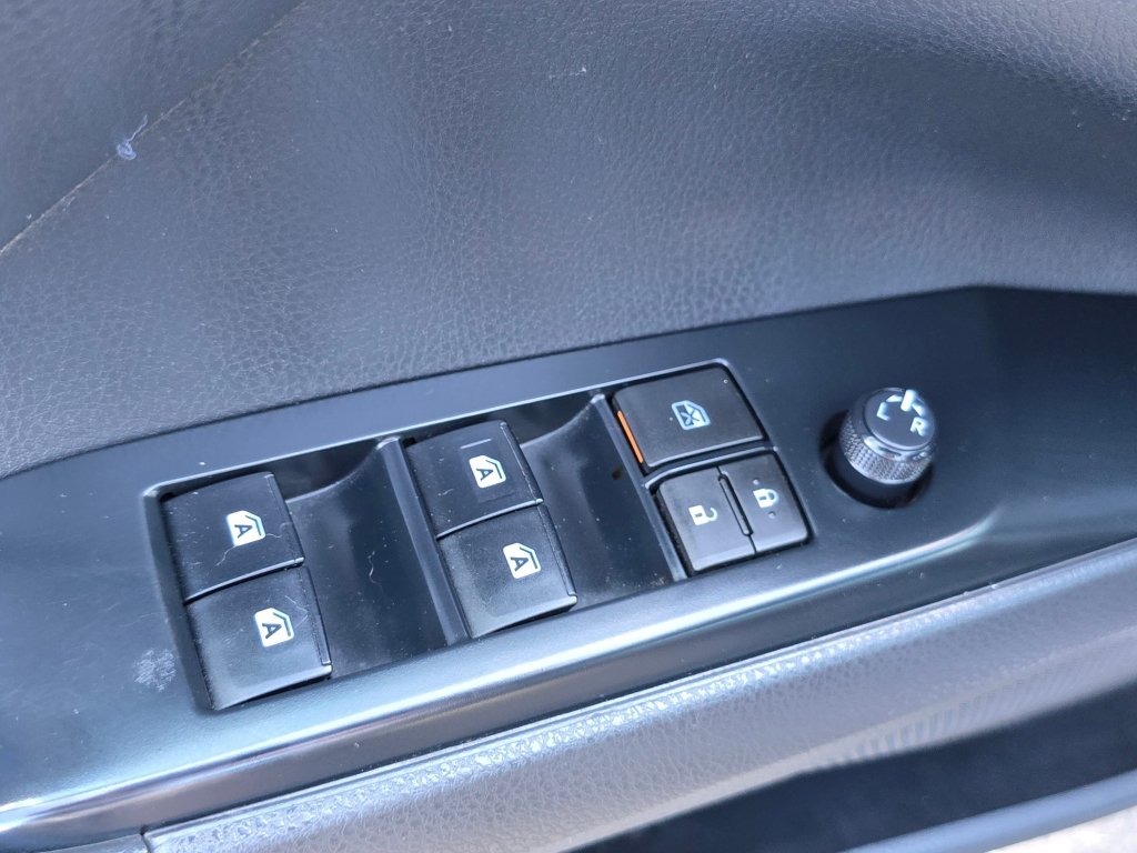 Used 2020 Toyota Camry LE FWD image 33
