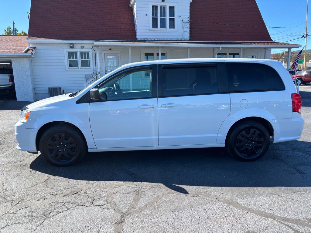Used 2018 Dodge Grand Caravan SE image 4
