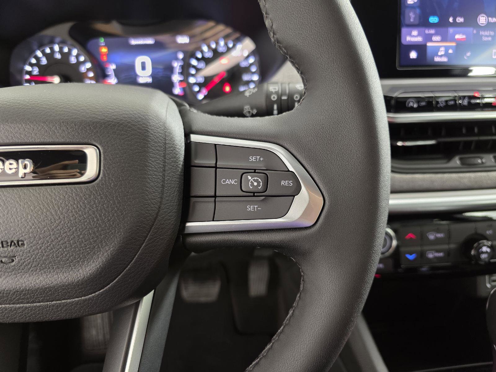 New 2026 Jeep Compass Latitude AWD/4WD image 27