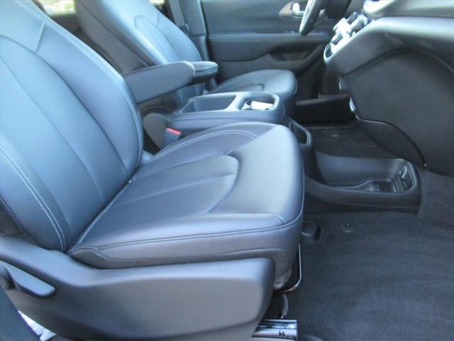 New 2026 Chrysler Pacifica Select FWD image 9
