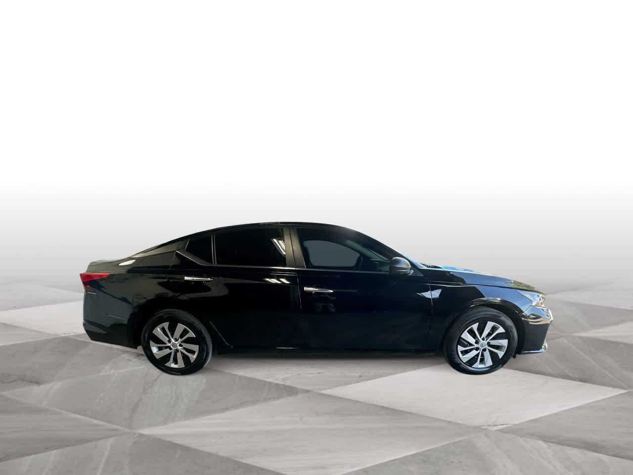 Used 2025 Nissan Altima 2.5 S FWD image 9