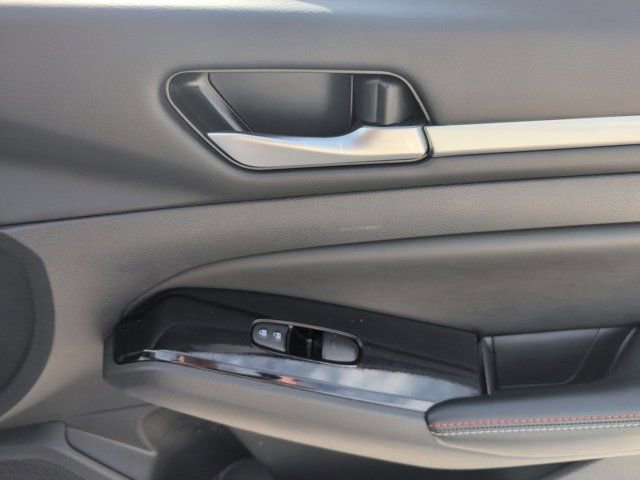 Used 2025 Nissan Altima 2.5 SR w/ SR Premium Package AWD/4WD image 33