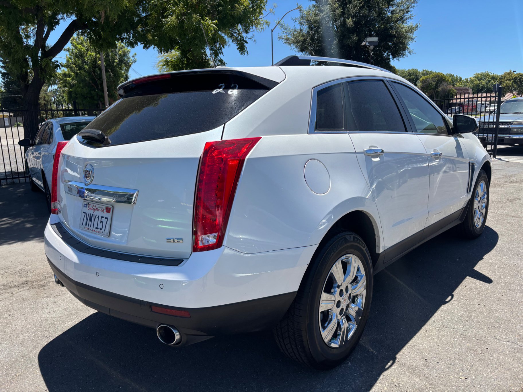 Used 2016 Cadillac SRX Luxury w/ Driver Awareness Package FWD image 4