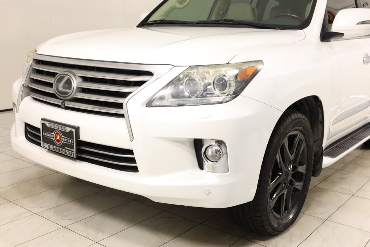 Used 2013 Lexus LX 570 4WD w/ Luxury Pkg w/Pre-crash image 49