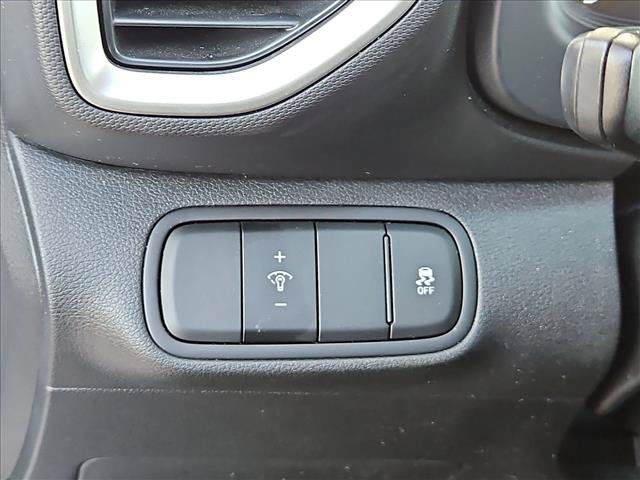 Certified 2025 Hyundai Venue SEL FWD image 23