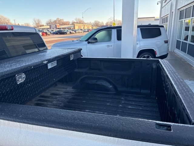 Used 2007 Chevrolet Silverado 1500 LTZ w/ EZ-Lift Tailgate Package AWD/4WD image 9