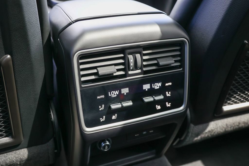 Certified 2025 Porsche Cayenne S AWD/4WD image 44