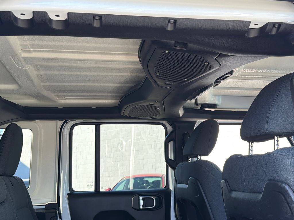 Used 2025 Jeep Wrangler Unlimited Rubicon AWD/4WD image 11