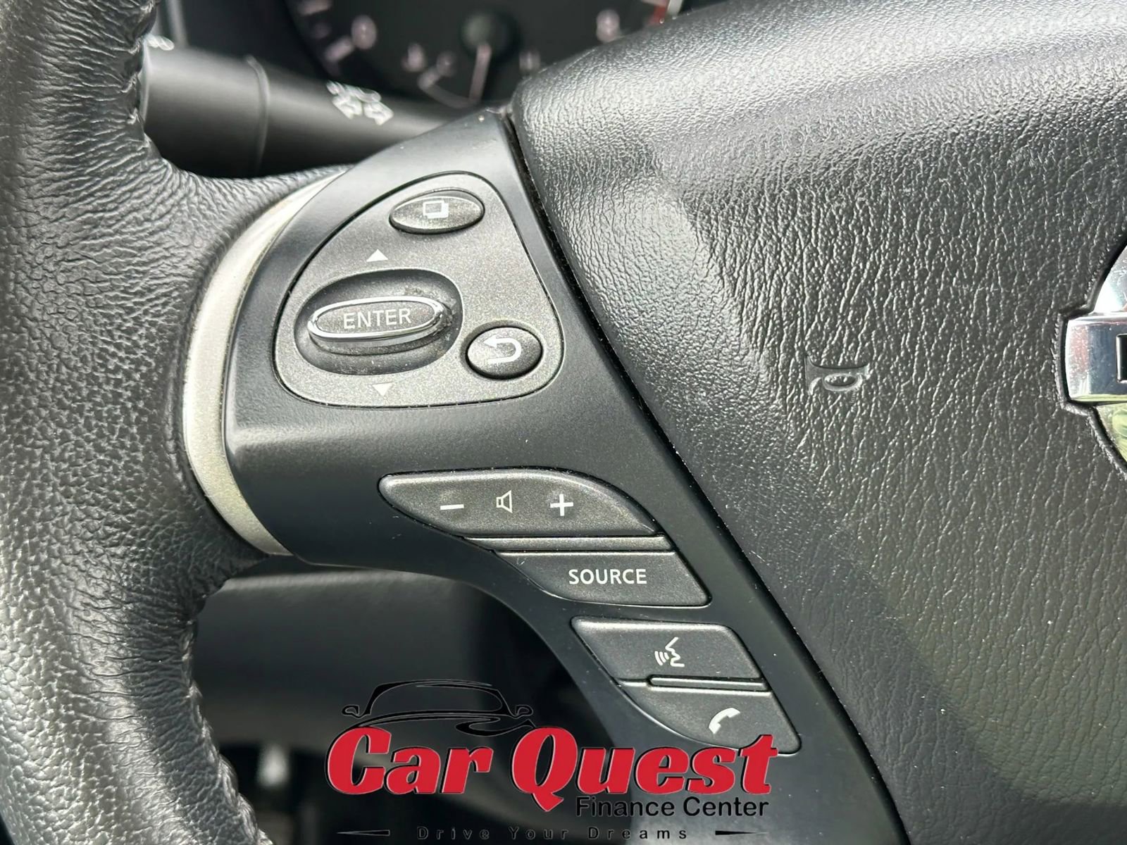 Used 2020 Nissan Pathfinder SV image 29