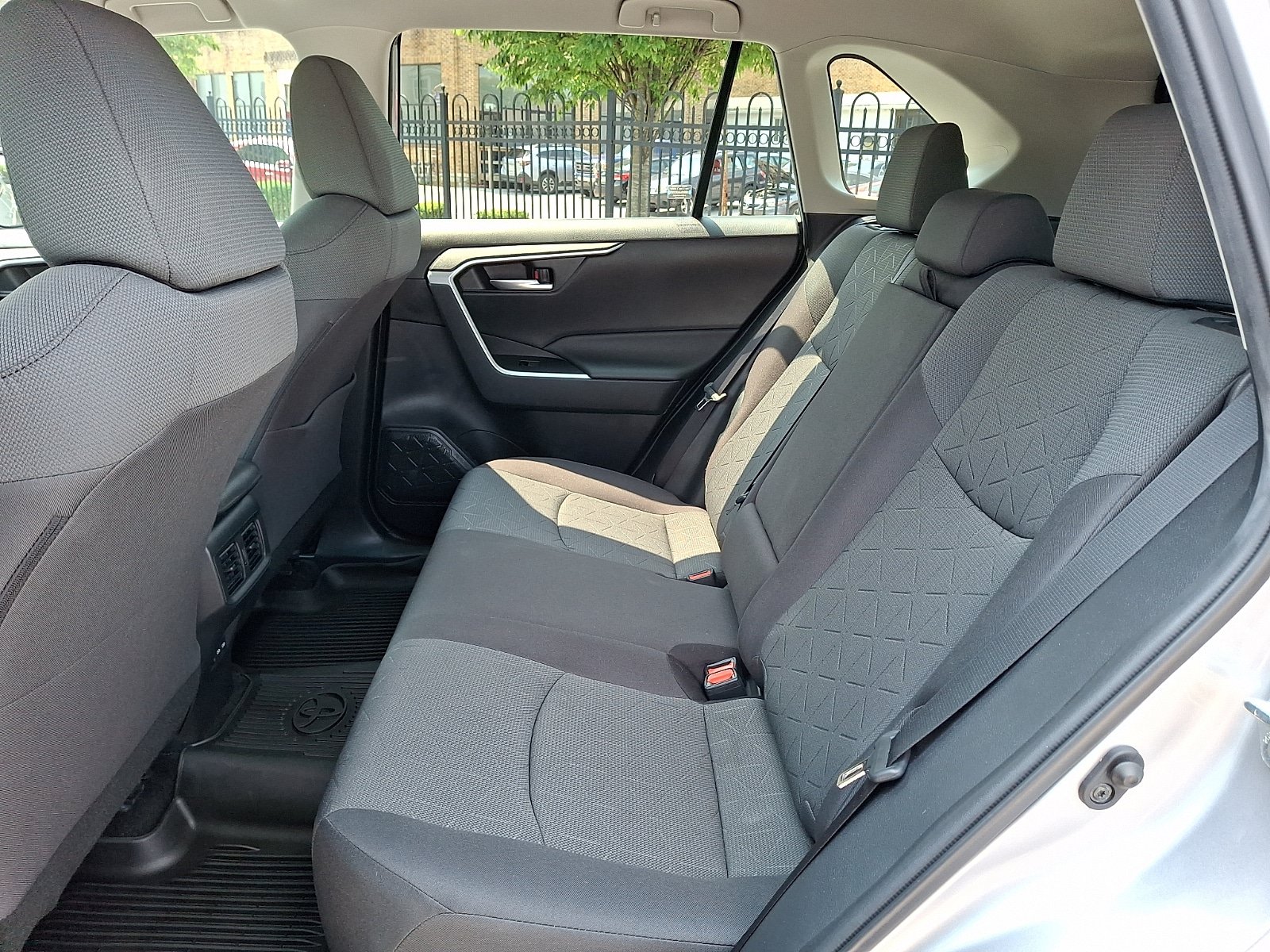 Used 2022 Toyota RAV4 XLE AWD/4WD image 10