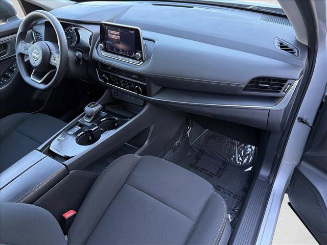 Used 2024 Nissan Rogue S image 25
