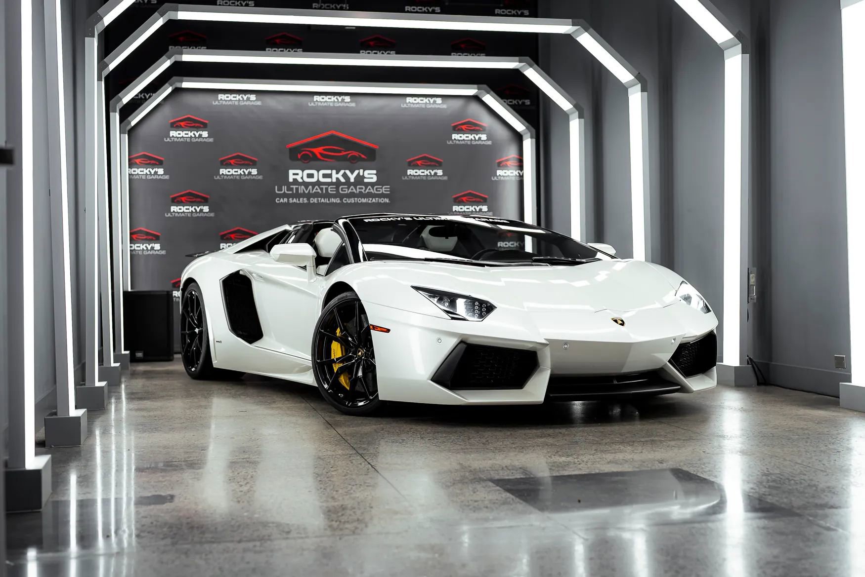 Used 2016 Lamborghini Aventador LP 700-4 image 1