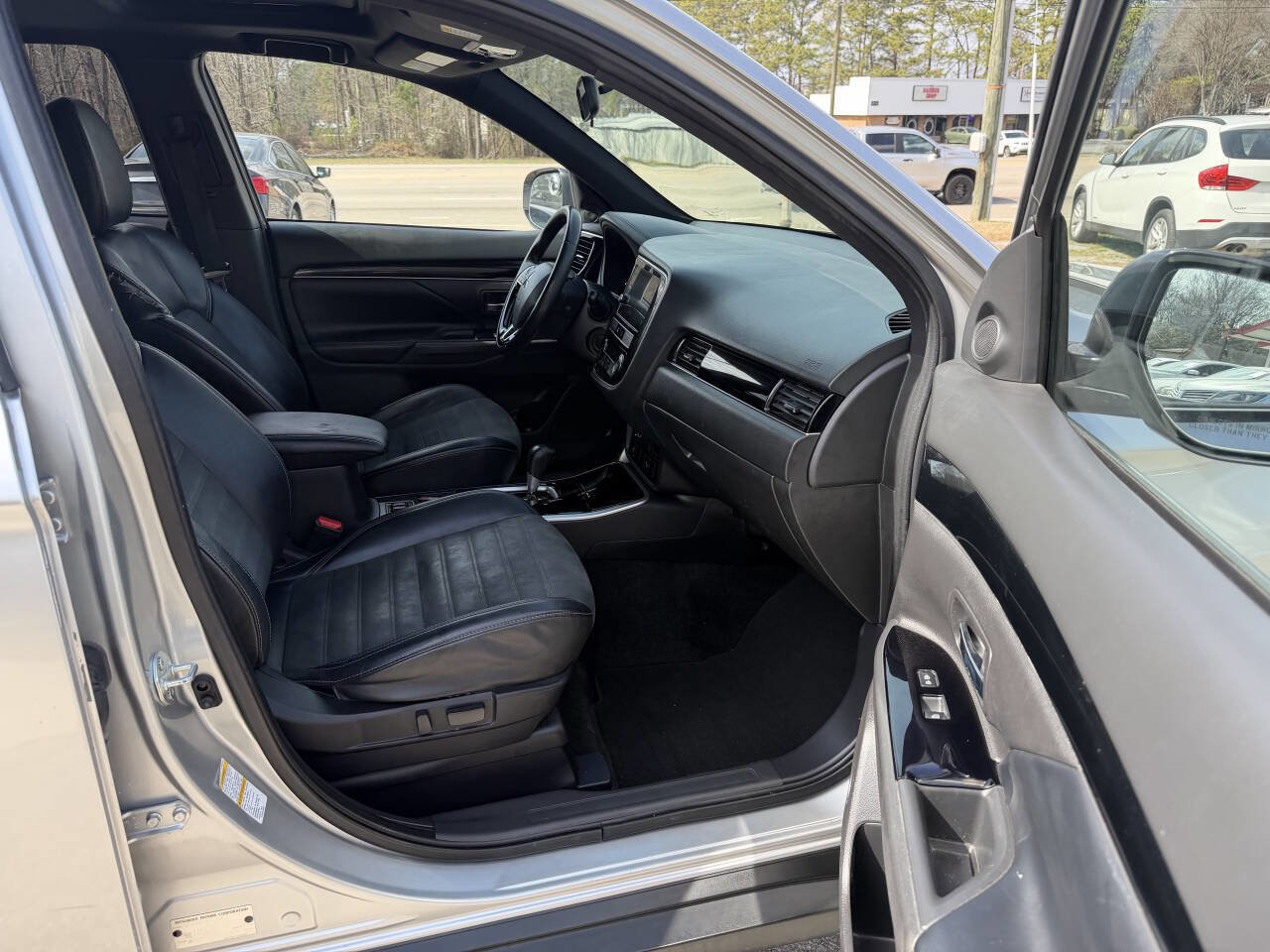 Used 2019 Mitsubishi Outlander LE image 20