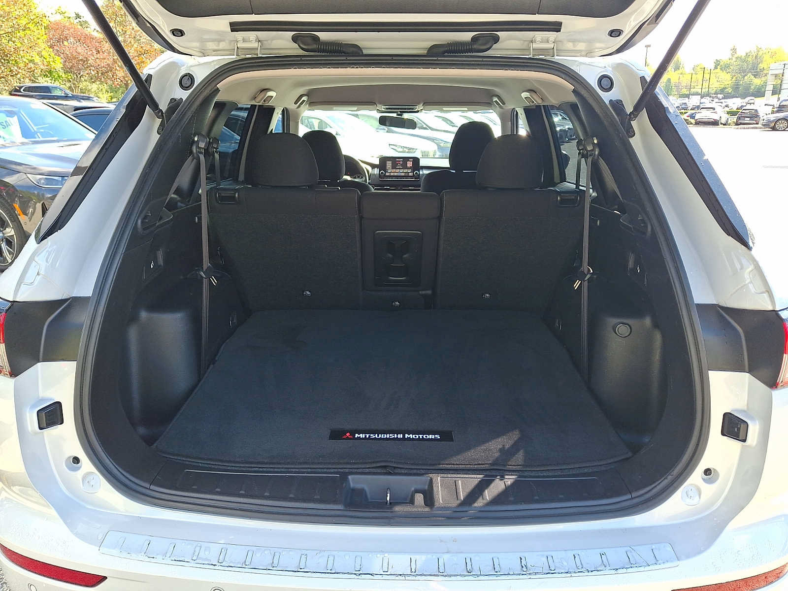 Used 2023 Mitsubishi Outlander ES AWD/4WD image 27