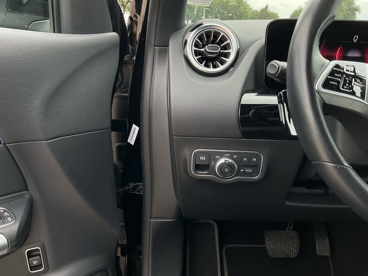 Used 2025 Mercedes-Benz GLA 250 image 25