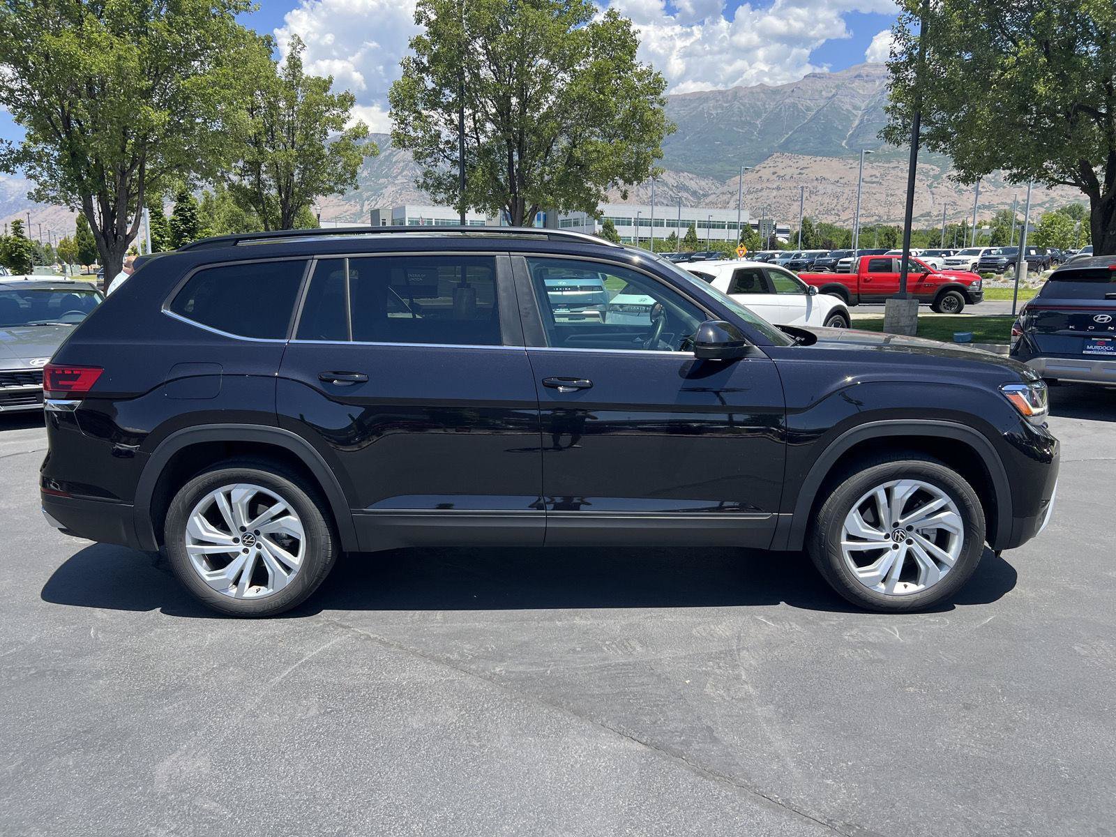 Used 2023 Volkswagen Atlas SE w/ Panoramic Sunroof Package AWD/4WD image 6