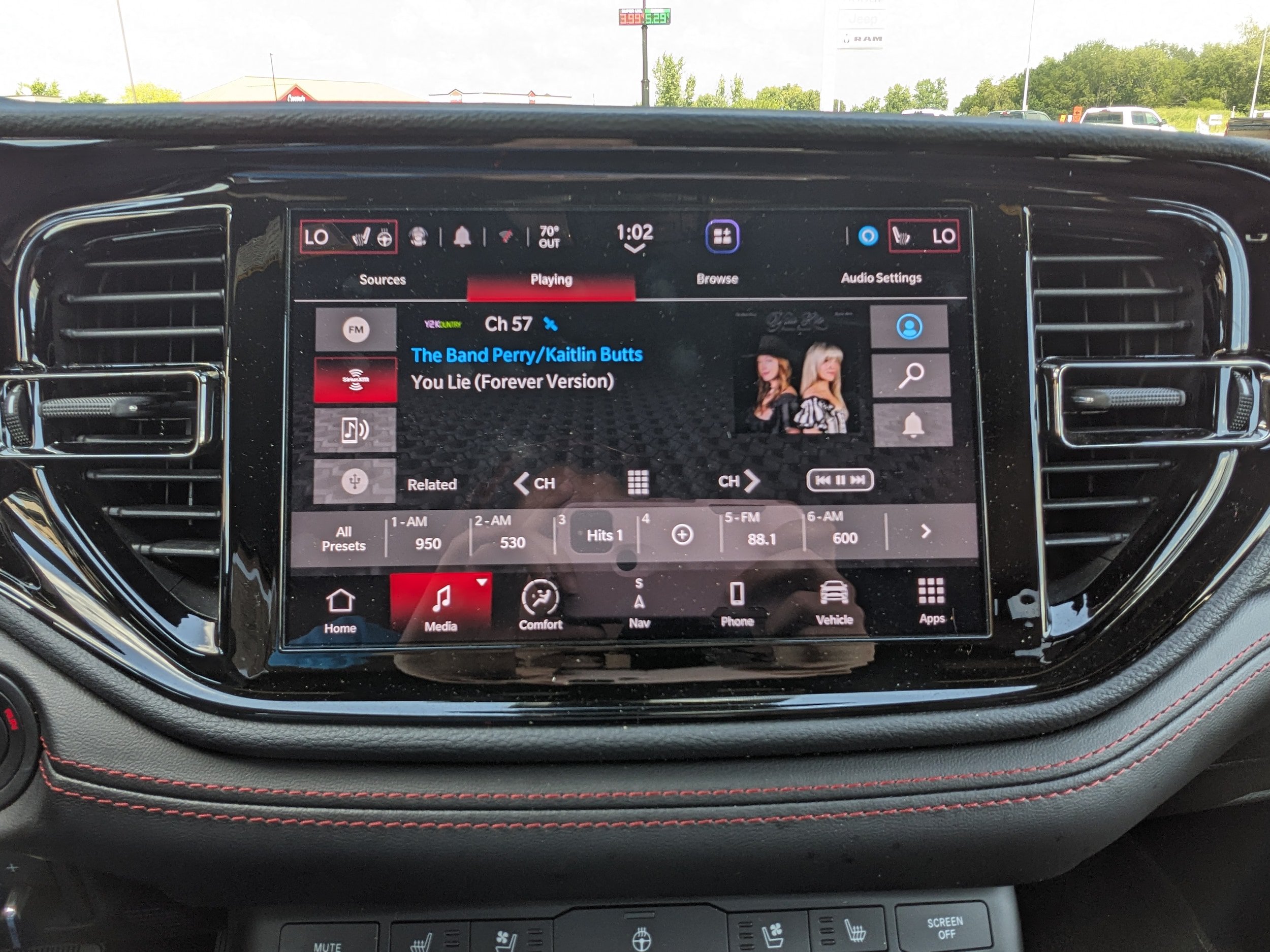 Used 2025 Dodge Durango GT AWD/4WD image 17