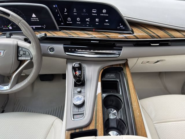 Used 2023 Cadillac Escalade Sport Platinum w/ LPO, Floor Liner Package AWD/4WD image 19