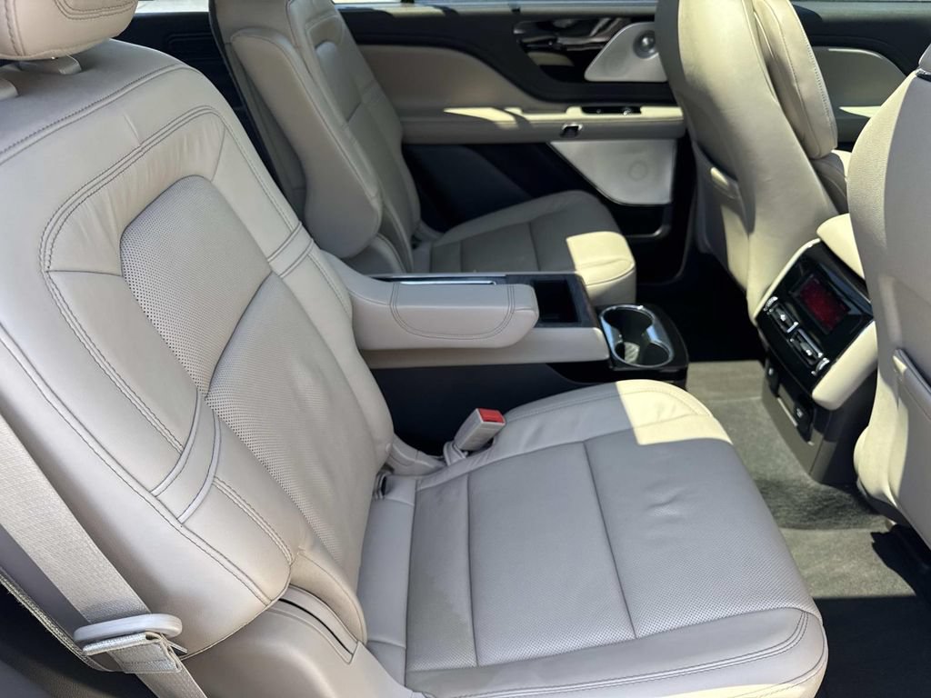 Used 2023 Lincoln Aviator Reserve w/ Equipment Group 201A RWD image 24