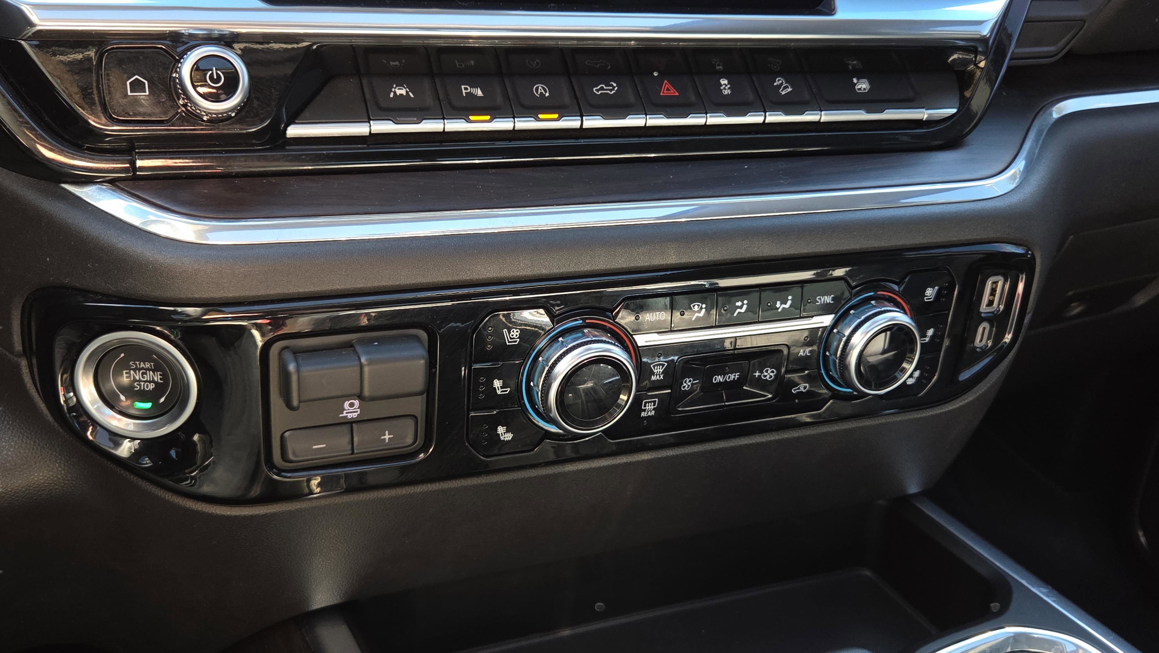 Used 2023 GMC Sierra 1500 SLT w/ SLT Premium Package image 11