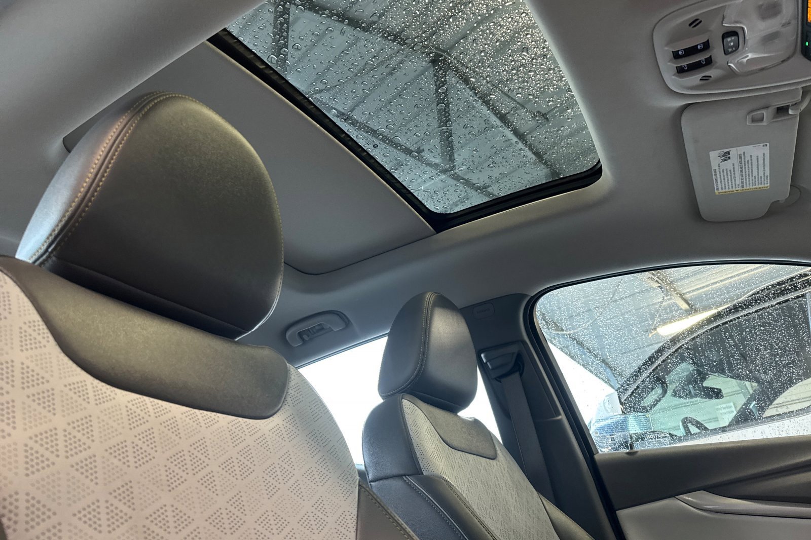 Used 2022 Chevrolet Bolt EUV Premier w/ Sun & Sound Package image 18