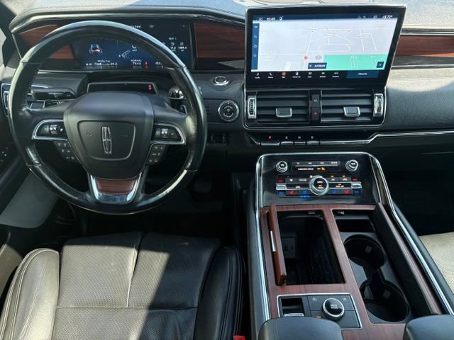 Used 2022 Lincoln Navigator L Reserve AWD/4WD image 3