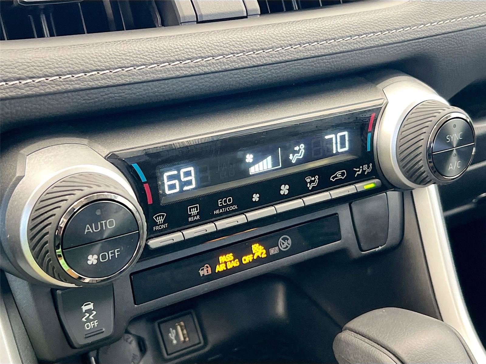 Used 2025 Toyota RAV4 XLE image 11