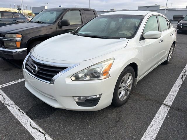 Used 2014 Nissan Altima 2.5 S w/ Sport Value Package FWD image 3