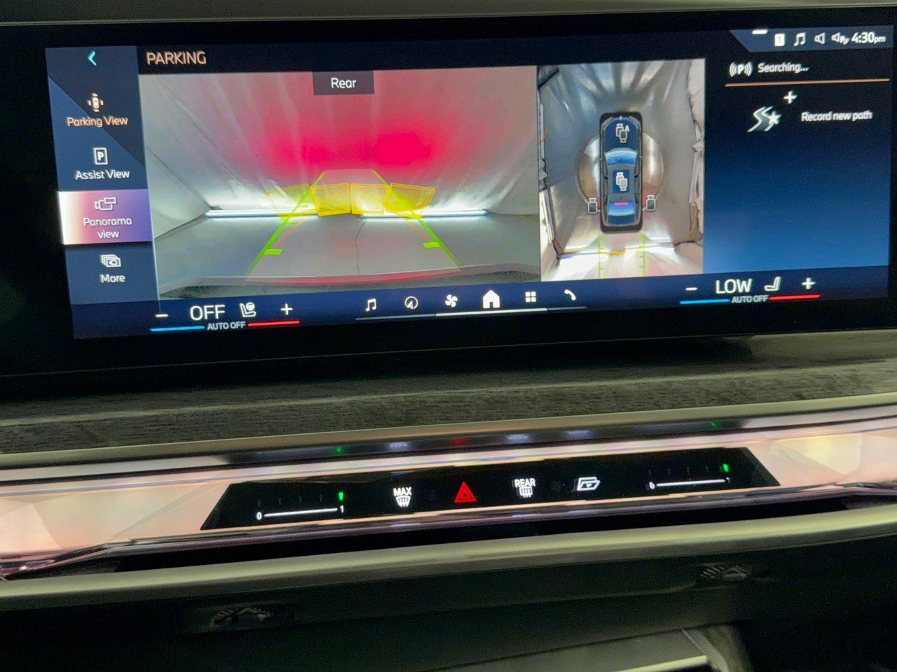 Certified 2025 BMW 750e xDrive AWD/4WD image 24