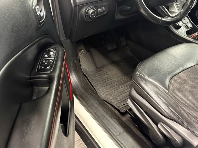 Used 2020 Jeep Compass Trailhawk AWD/4WD image 11