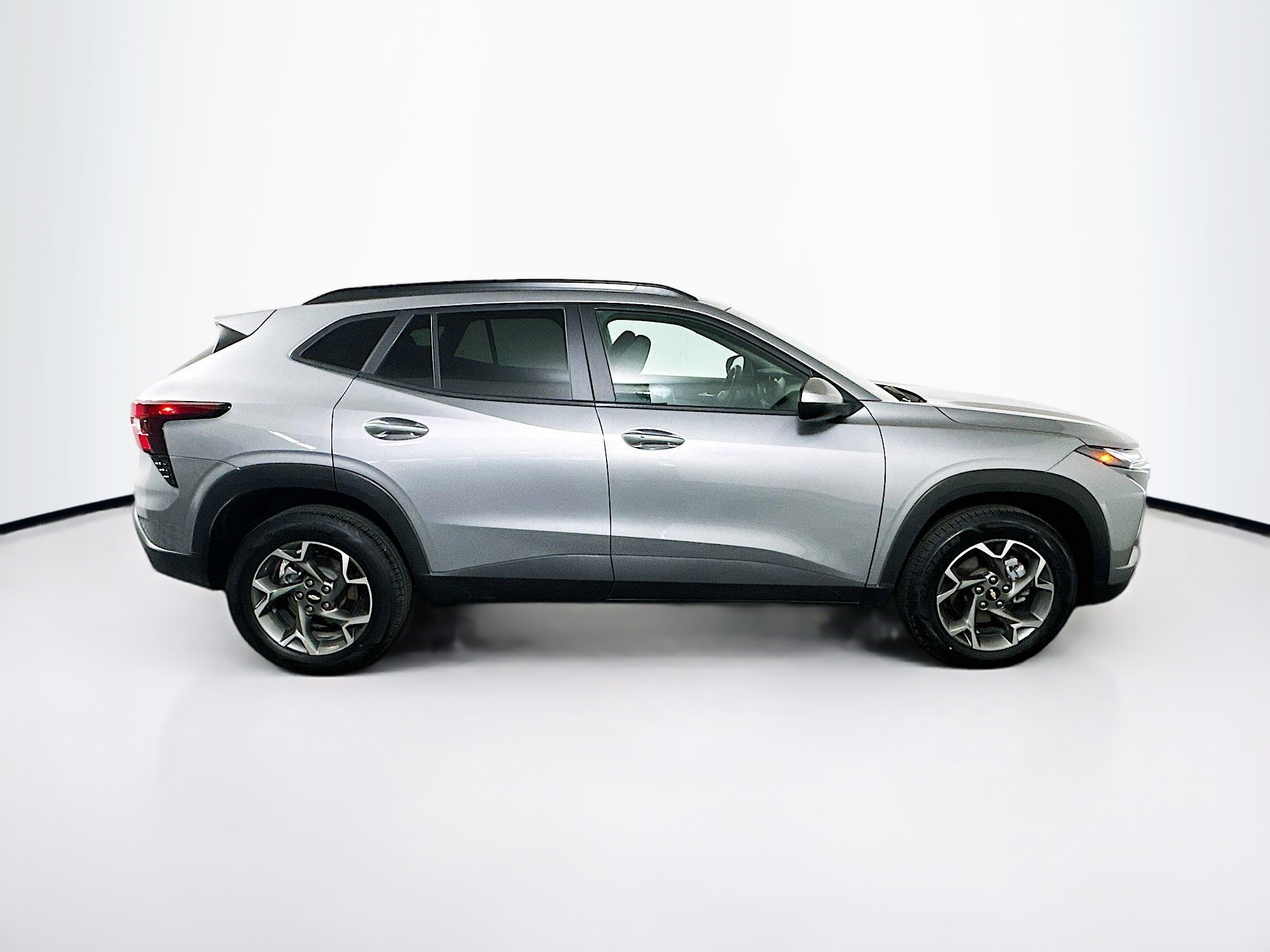 Used 2025 Chevrolet Trax LT w/ LT Convenience Package image 10