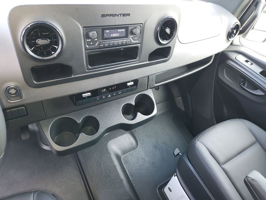 Used 2025 Mercedes-Benz Sprinter 2500 image 17