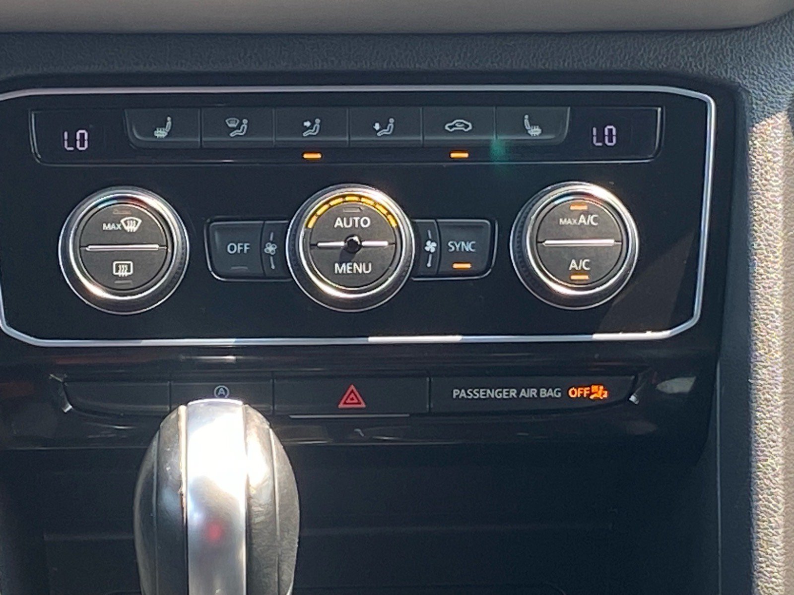 Certified 2023 Volkswagen Atlas Cross Sport SE w/ Panoramic Sunroof Package AWD/4WD image 9