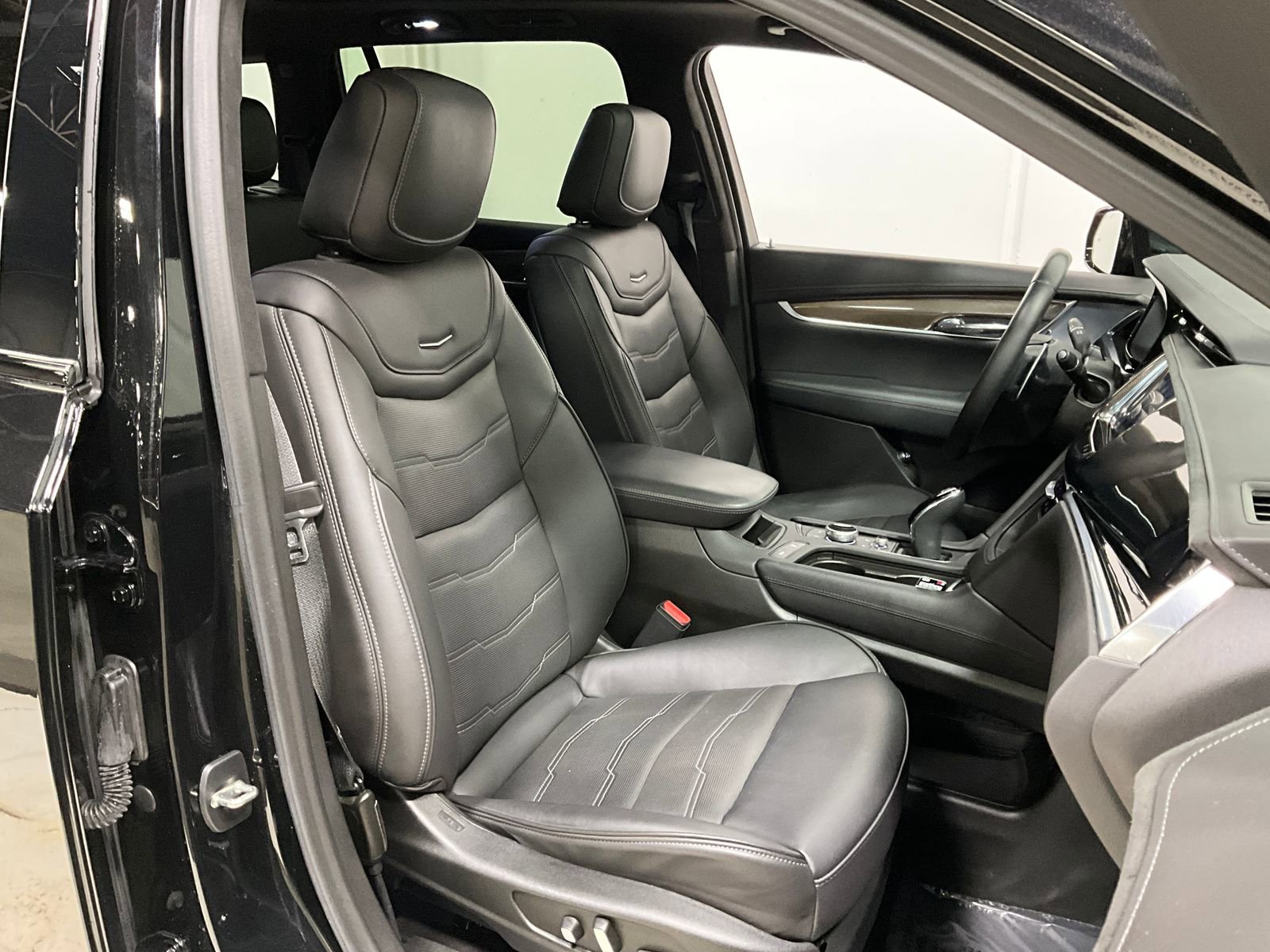 Used 2023 Cadillac XT6 Sport w/ Platinum Package image 7