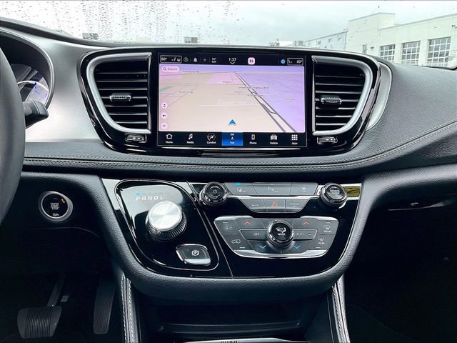 Used 2023 Chrysler Pacifica Limited w/ S Appearance Package image 19