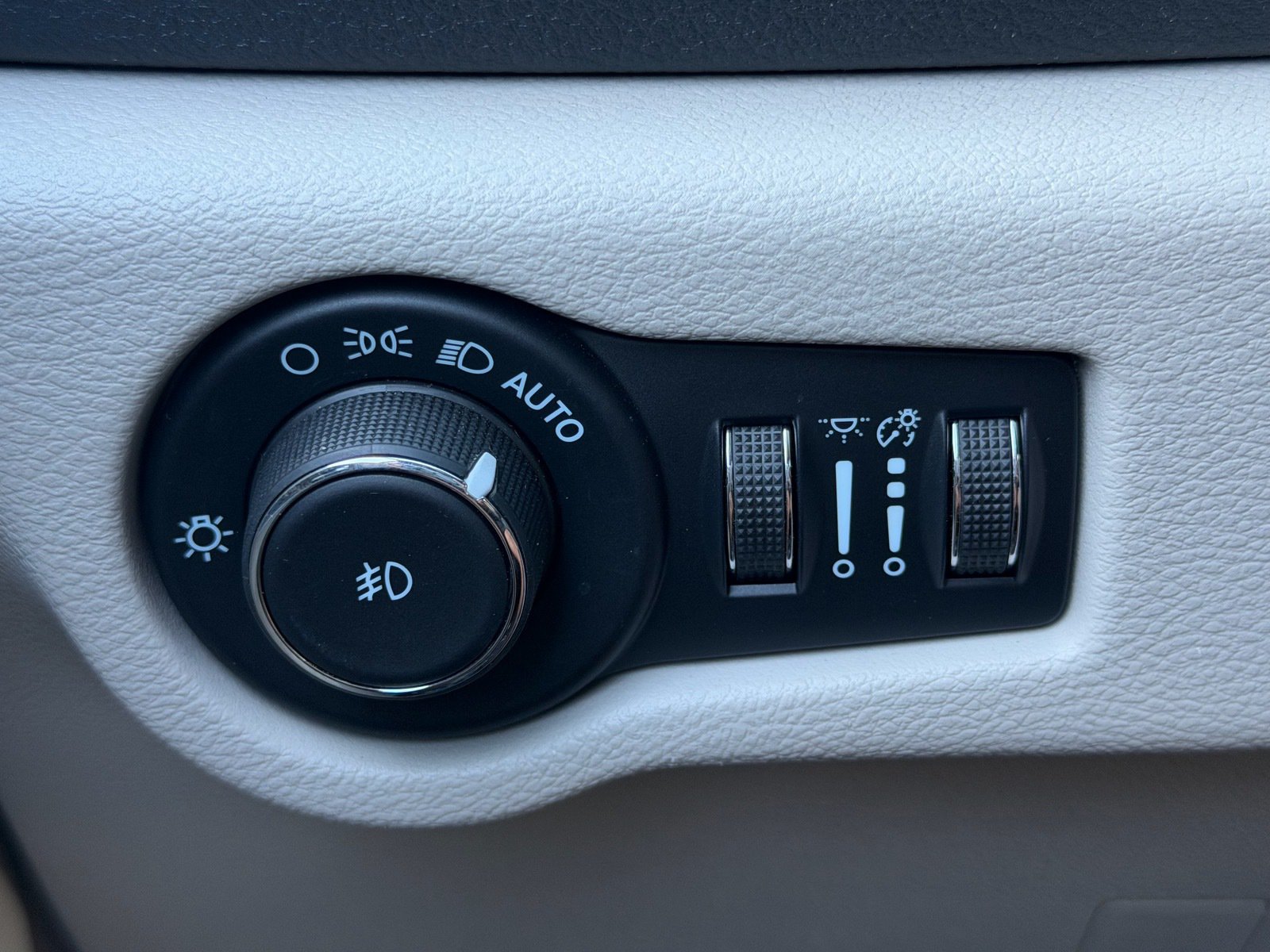 Used 2021 Chrysler Pacifica Touring-L FWD image 36