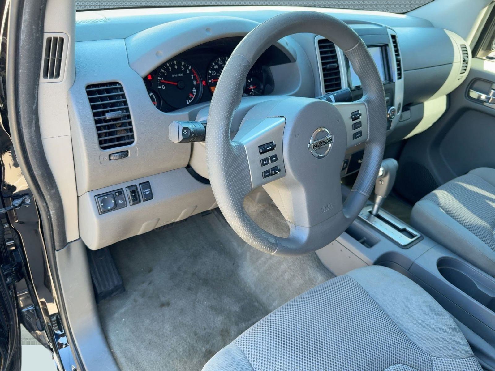 Used 2014 Nissan Frontier SV image 4