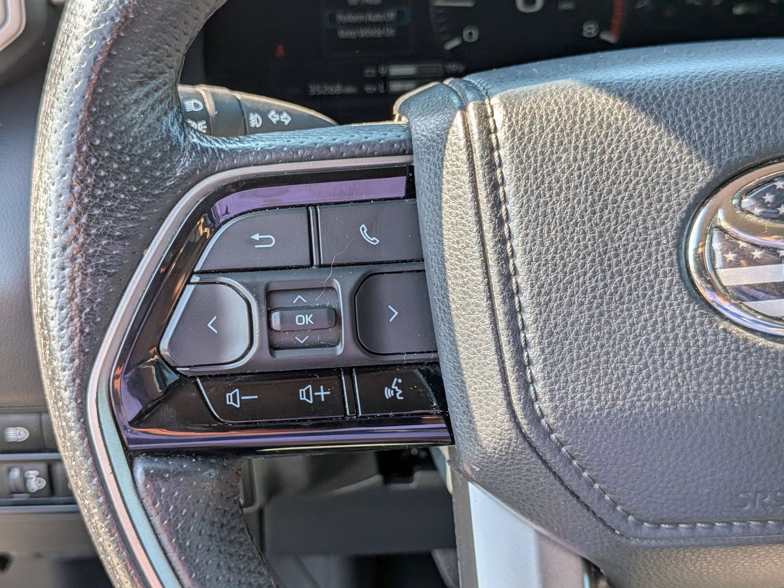 Used 2023 Toyota Tundra Limited w/ Power Package AWD/4WD image 18