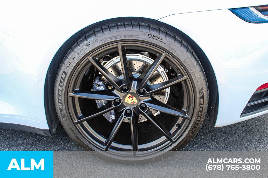 Used 2024 Porsche 911 Carrera RWD image 16