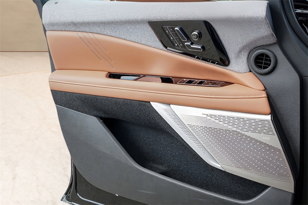 New 2026 Cadillac Optiq Luxury 2 image 21