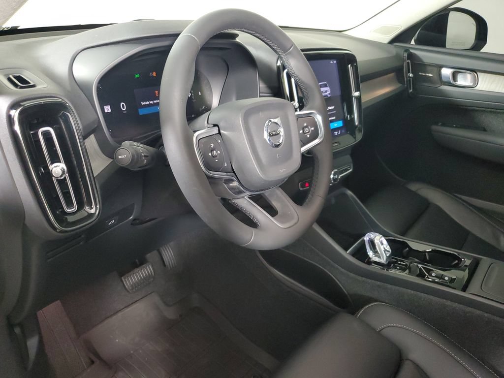 Certified 2024 Volvo XC40 B5 Ultimate w/ Protection Package Premier AWD/4WD image 23