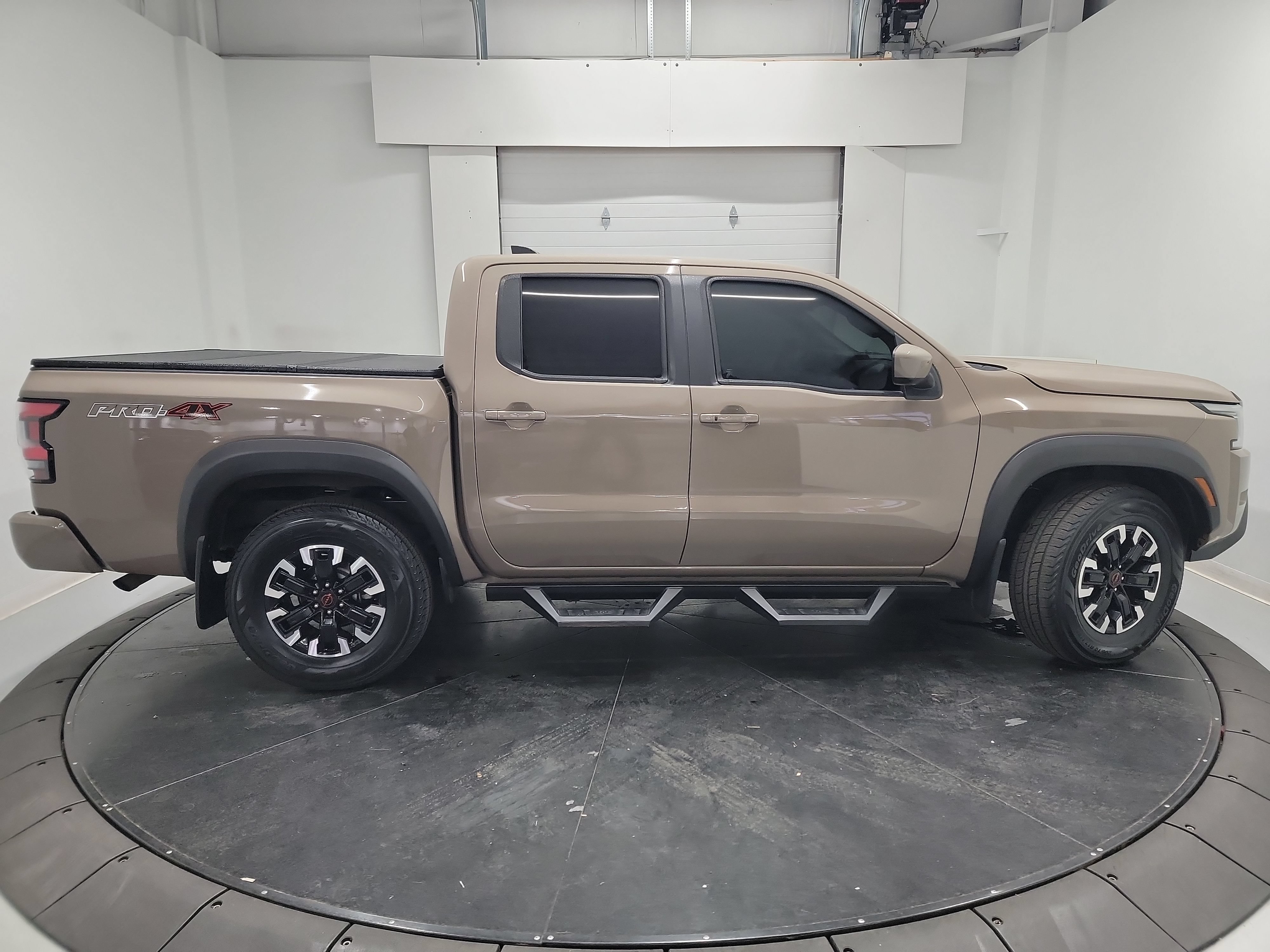 Used 2022 Nissan Frontier PRO-4X w/ Technology Package AWD/4WD image 11