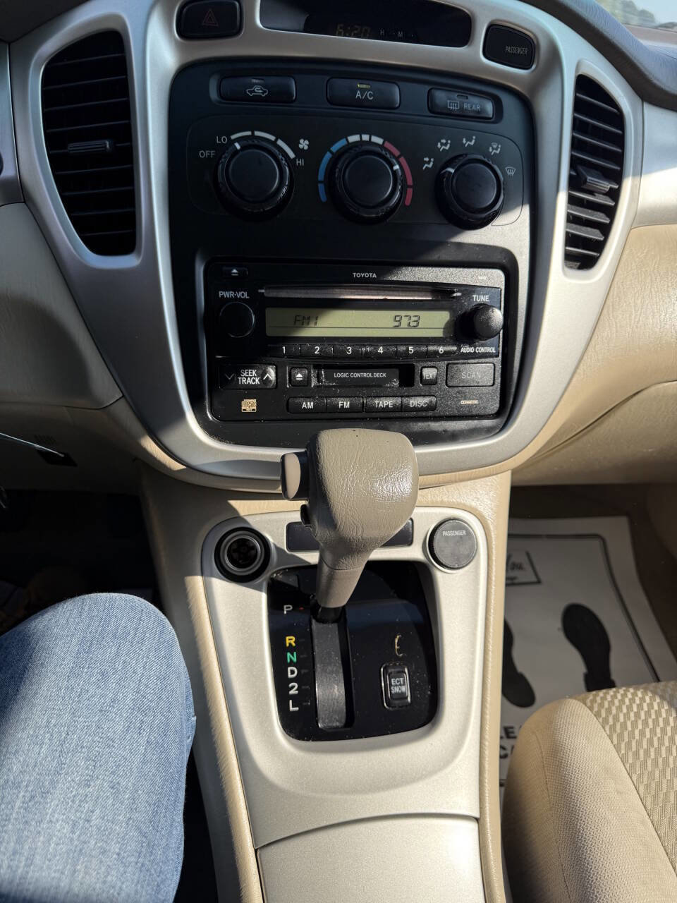 Used 2005 Toyota Highlander 2WD w/ 3rd Row image 14