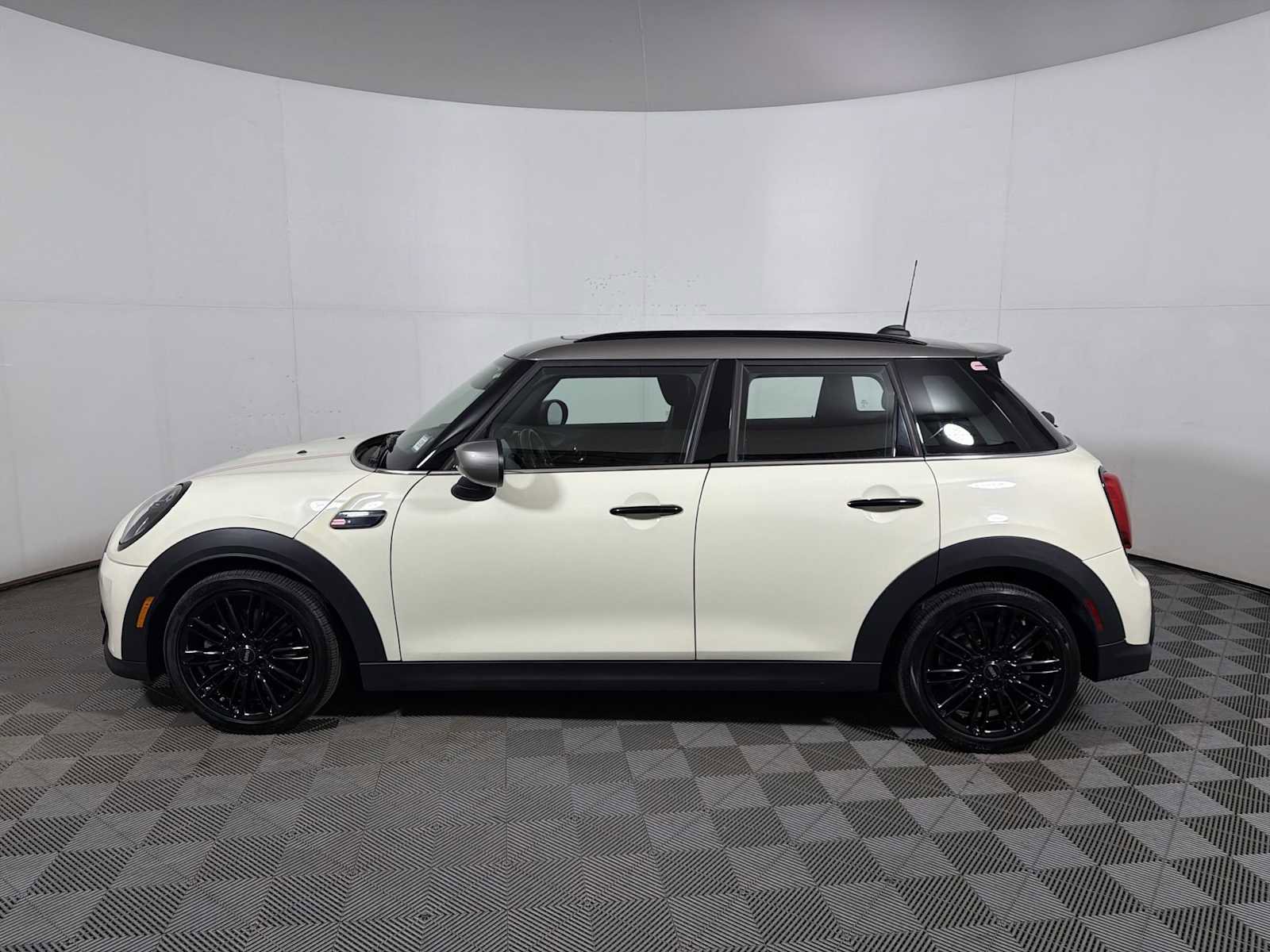 Used 2023 MINI Cooper S image 4
