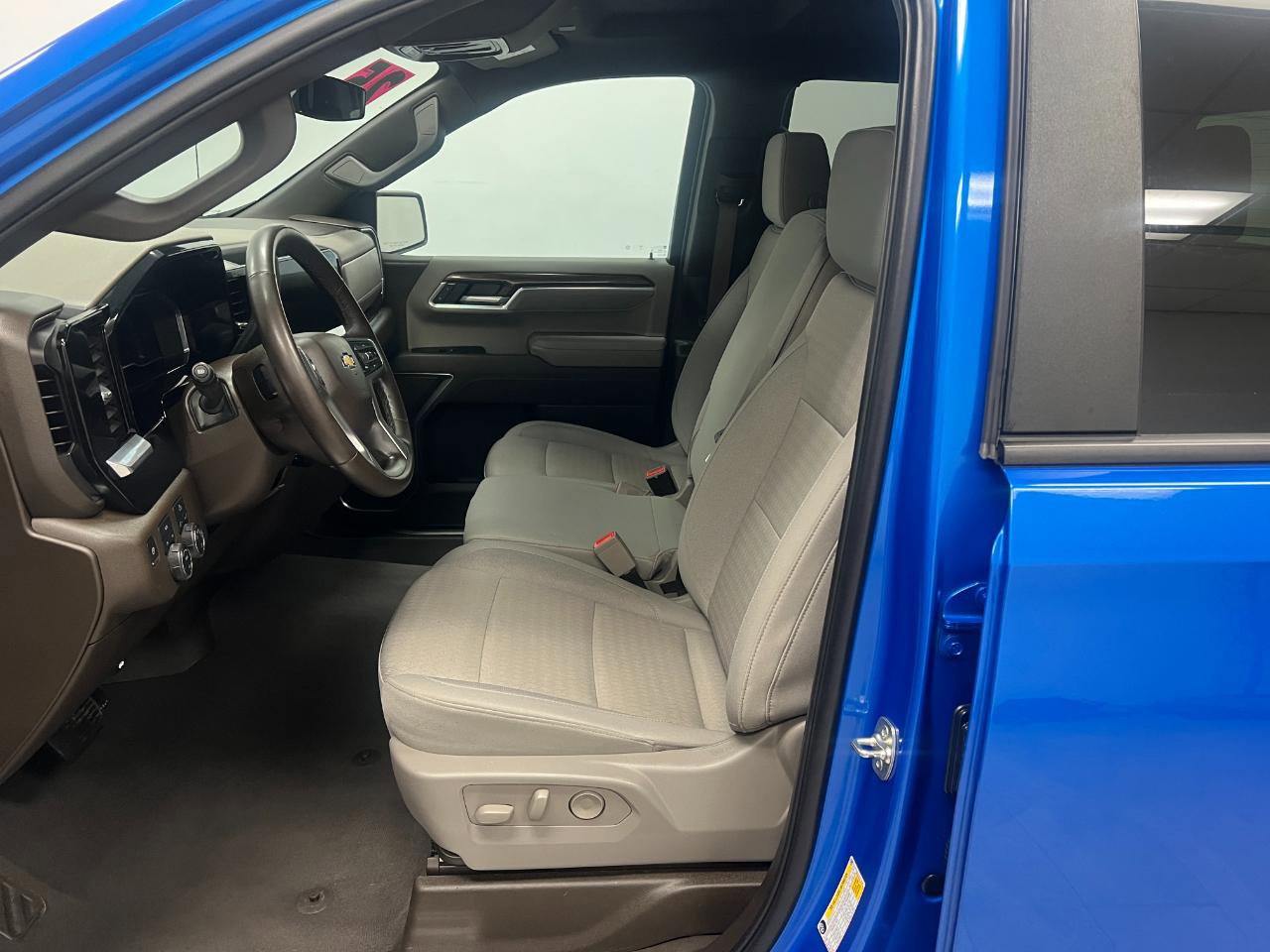 Used 2025 Chevrolet Silverado 1500 LT image 28