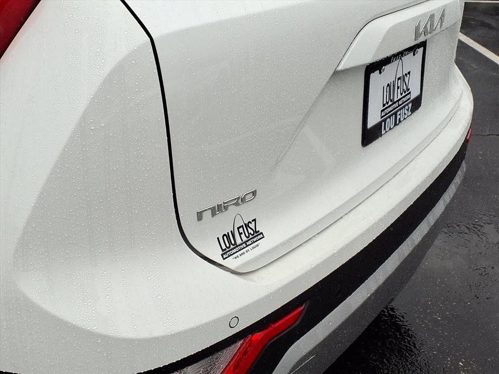 Used 2024 Kia Niro EX image 23